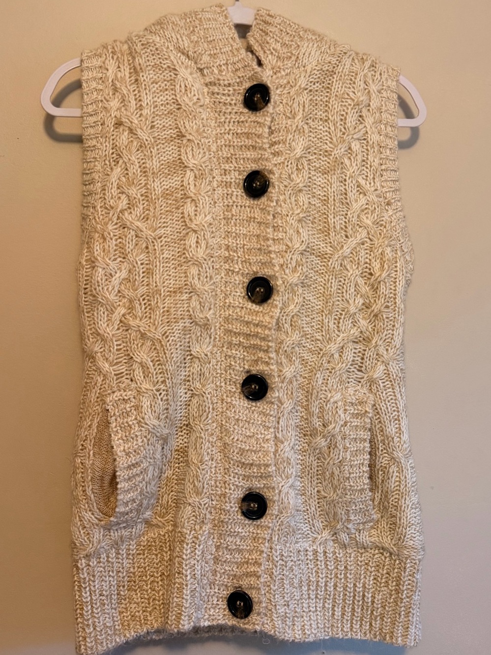Ci Sono by Cavalini
Cream Cable Knit Hooded Sweater Vest Women’s XL